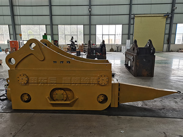 高頻破碎錘生產現(xiàn)場